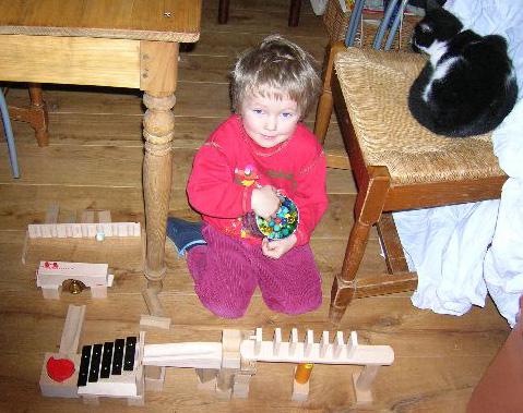 Florian met zijn knikkerbaantje Florian met zijn knikkerbaan